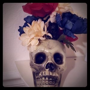 Skull flower arrangement